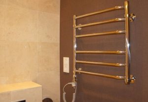 Установка электрического полотенцесушителя в ванной в Ногинске